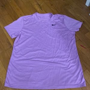 Nike purple T size large( could fit medium)